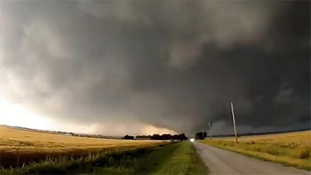 Escaping El Reno, the widest in history at 2.6 miles and 295mph [5.31.2013]