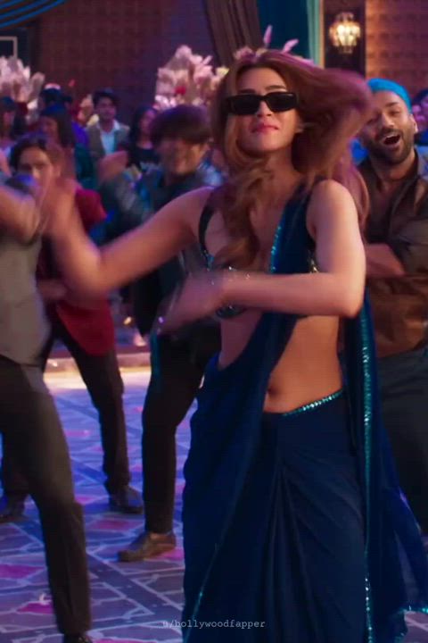 Kriti in 'Laal Peeli Akhiyaan' song