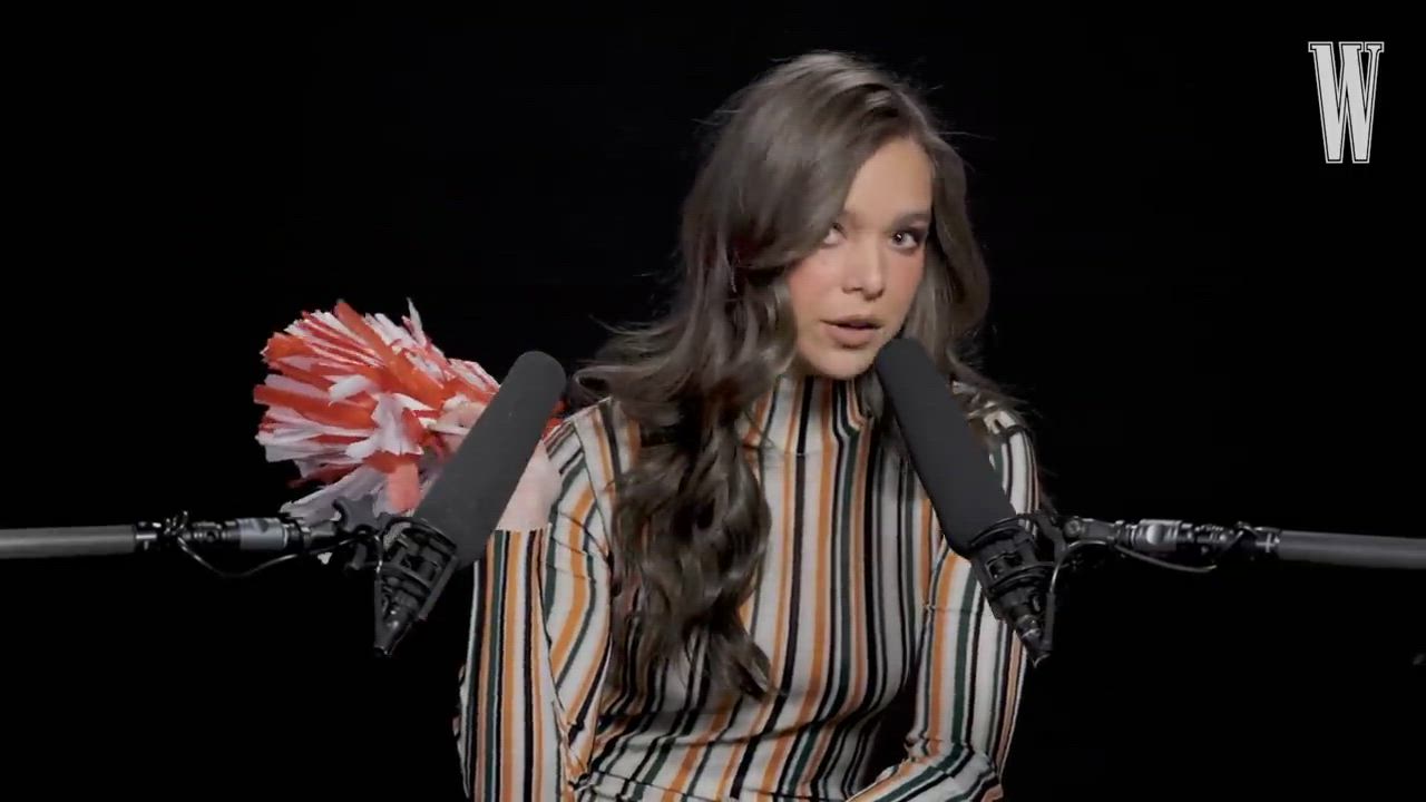 Celebrity Cheerleader Hailee Steinfeld gif