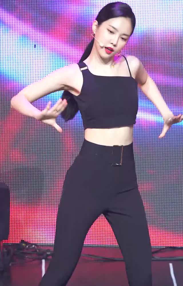 Apink Naeun's Tight Body Extended