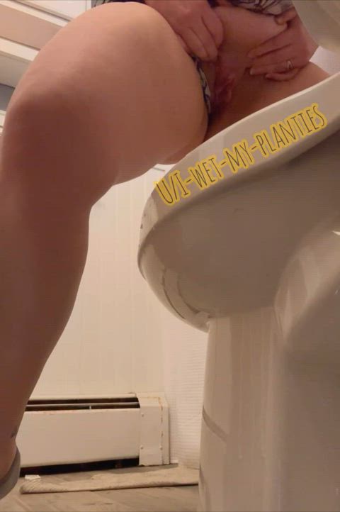 chubby messy pee peeing piss pissing toilet watersports wet and messy gif