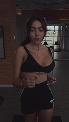 Bimbo getting that cardio