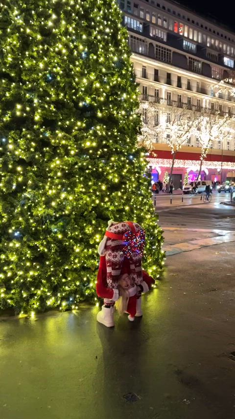 Аmazing Christmas atmosphere in Paris😜