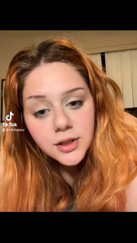 Redhead shakes ass in lingerie for TikTok