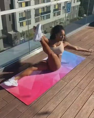 Qimmah Russo Rooftop Workout