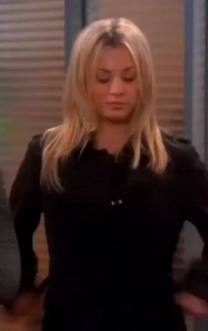 cleavage kaley cuoco sexy gif