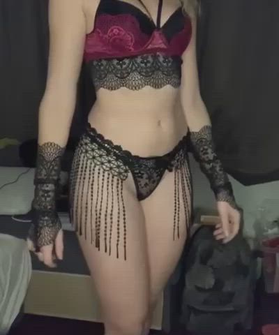 Shaking my ass because I love this outfit!
