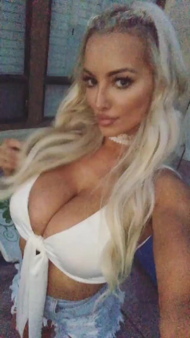 Lindsey Pelas thefappeningblog.com