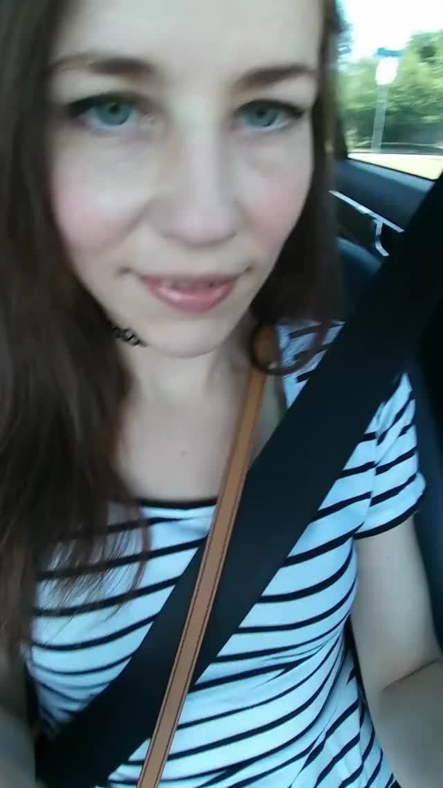 I guess my bf doesn't mind if I do this while he's driving :) [gif]