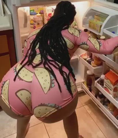 big ass ebony jiggling kitchen gif