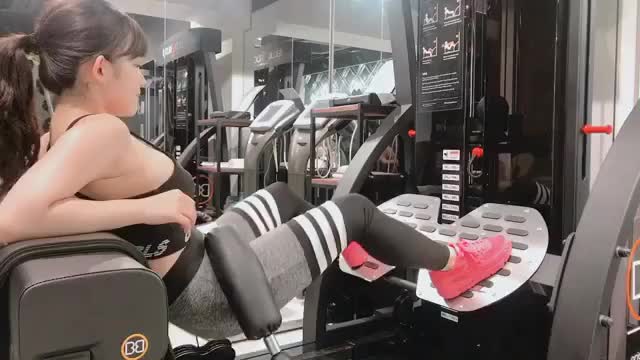 Jun Amaki Works Out