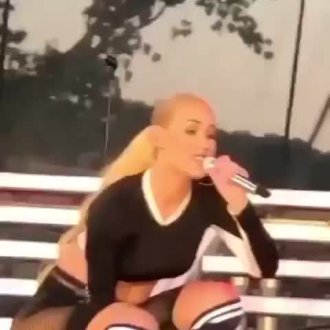 Iggy Azalea Plump Booty Slap