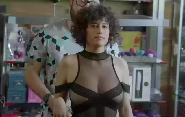 Ilana Glazer gif