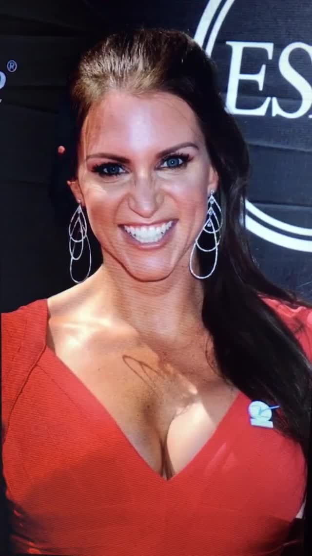 Stephanie McMahon tribute