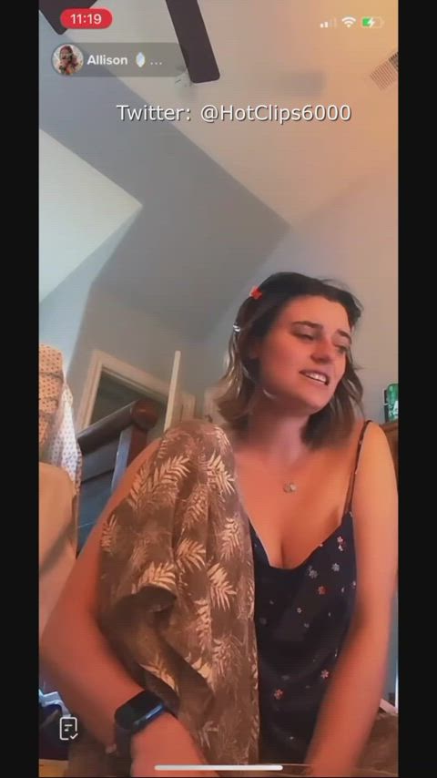 accidental big tits boobs busty embarrassed exposed natural tits nipslip tiktok tits