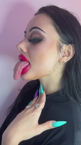 Long pierced tongue and long nails 👅💄