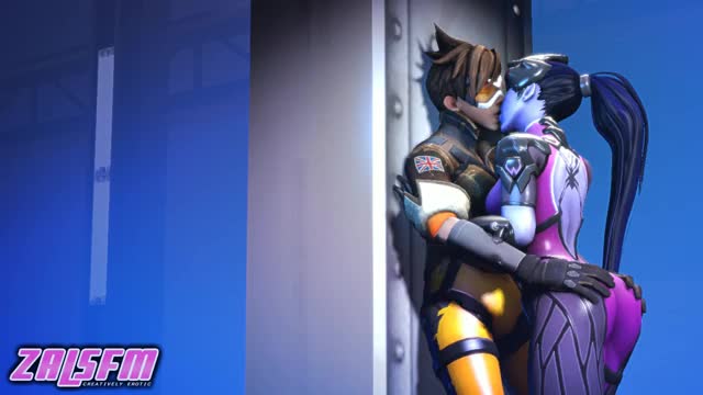 Tracer Widow kiss