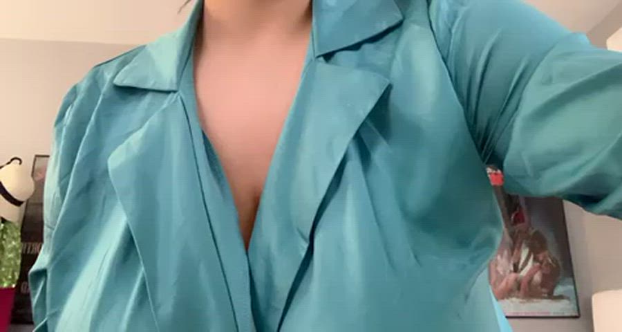 Massive naturals hidden under my blouse OC