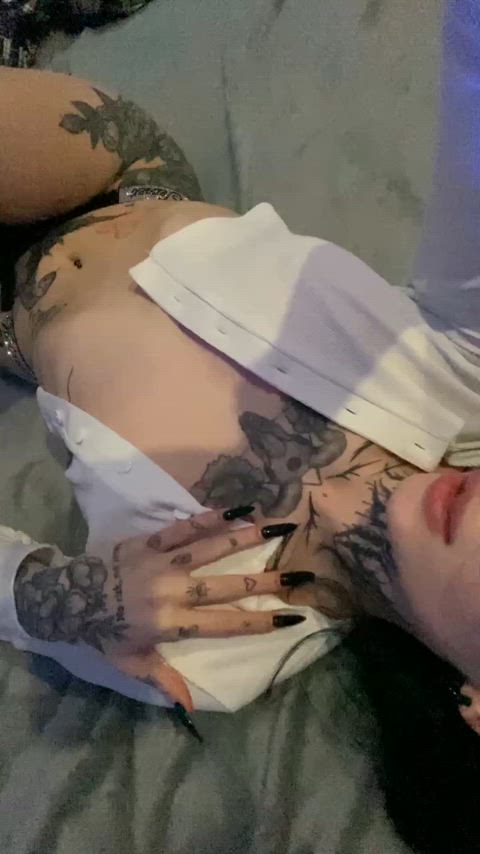 natural tits onlyfans tiny tits alt-girls hot-girls-with-tattoos tiny-tits gif