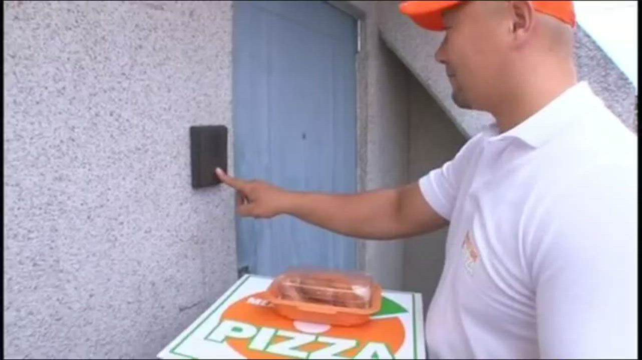 This is what pizza delivery in Japan looks like