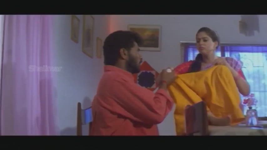 1996 Love Birds funny navel scene