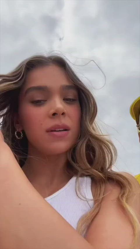 hailee steinfeld sexy sexy voice gif