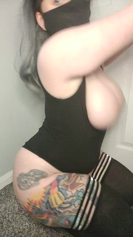 ass big tits bouncing tits emo goth tattoo goth-girls gif