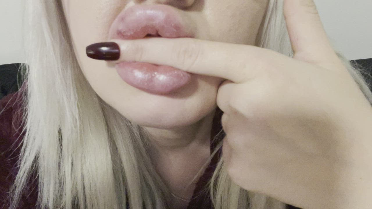 Blonde Fake Lips gif