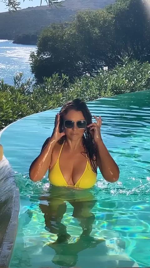 big tits bikini busty celebrity elizabeth hurley milf swimming pool gif