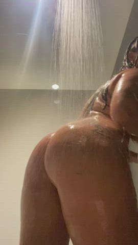 ass gym pawg shower sweaty sex thick twerking girls-showering gif