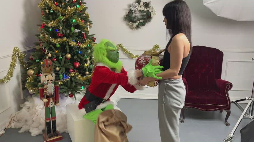 New! Patreon.com/Wedgiegirls - The Grinch Gives Wedgies - Link in the comments