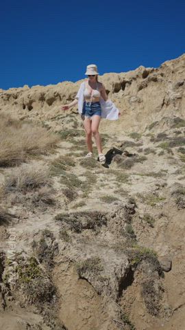 Being happy bouncing down this rocky cliff 🌞