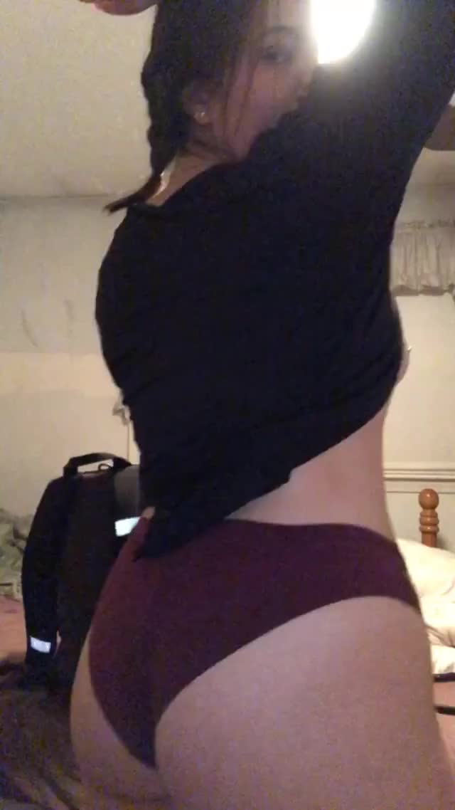 Quick booty check and titty drop [f]