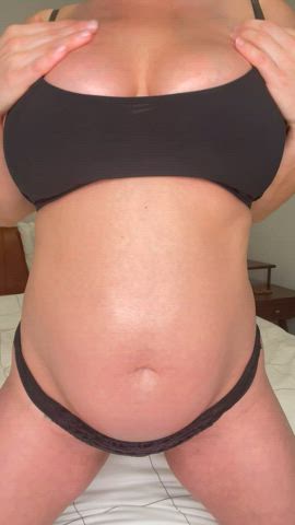 Yay, a new group for us pregnant titty lovers! Do I fit in?