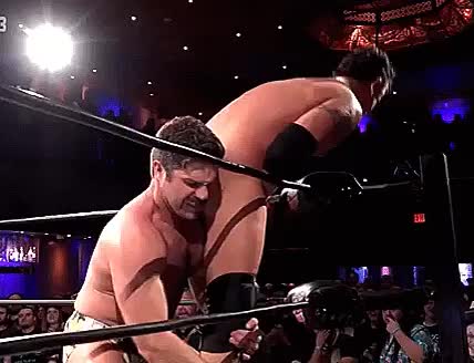 MonsterTrunkPulls - Joey Ryan is so helpful here! Damn! He could've spread Sexxxy