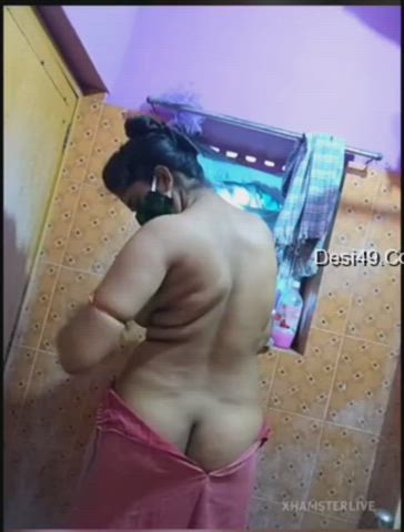 Desi ?hot ?girl bathing full video