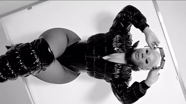 nicki body twist zoom bw