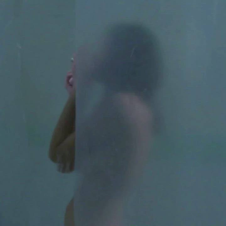 Marion Cotillard washing her big tits