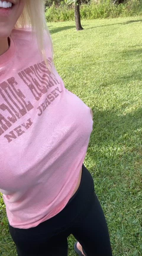 I’ve always wanted to fuck on the lawn, let the neighbor watch.. 😈