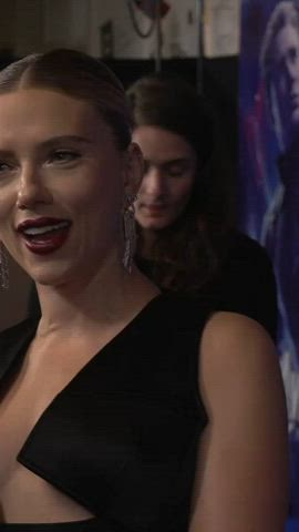 cleavage scarlett johansson sexy gif