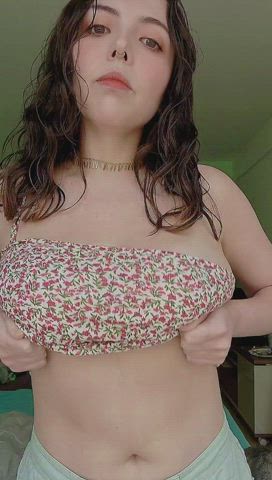 boobs bouncing tits cute dancing latina pale titty drop gif