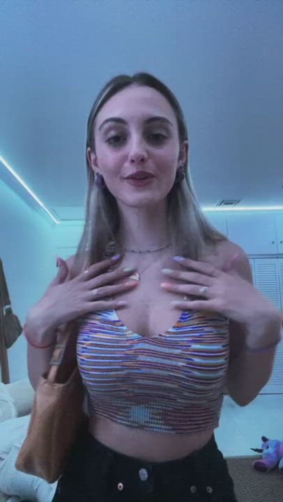 Blonde Pretty TikTok gif