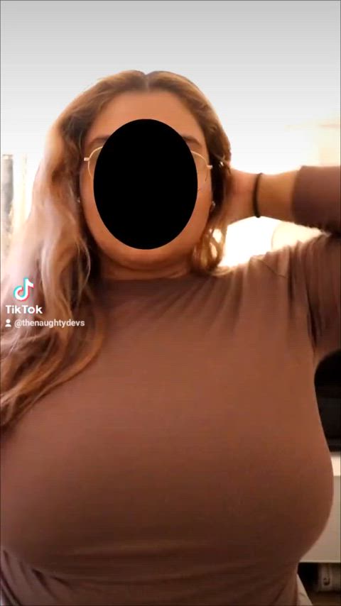 big tits busty clothed clothing dance dancing striptease tease tiktok fansly-uk gif