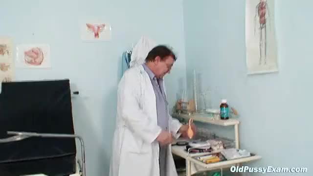 Chubby blond mom hairy pussy doctor exam