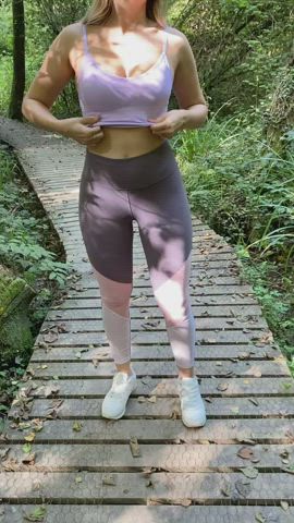 Flashing on the trail! (f)