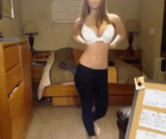 Removing her sexy white bra [gif]