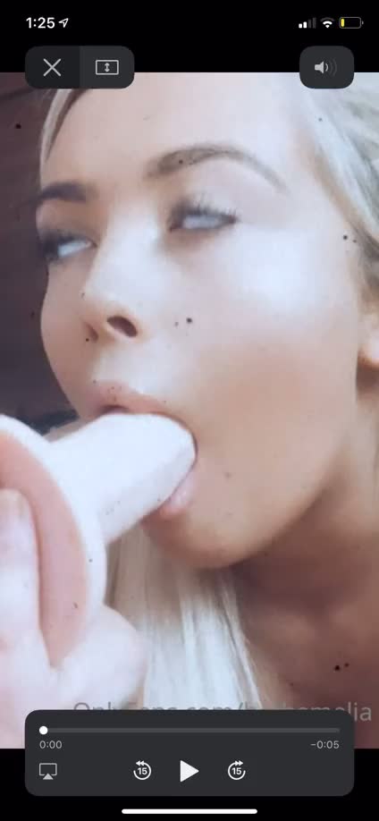 bethamelia-onlyfans-dildosucking-videos-leaks-3