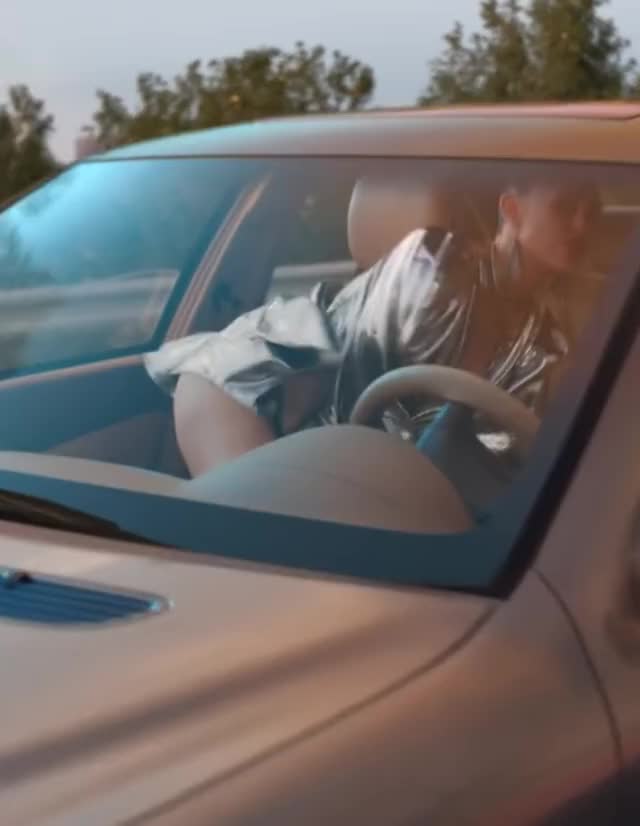 Miley Cyrus NBLAH Video a (5)