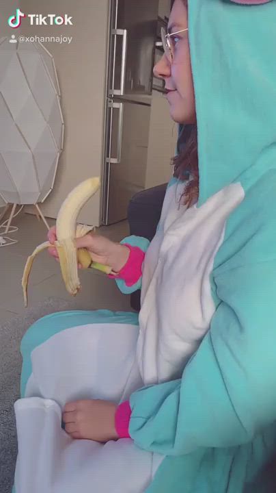 Deepthroating a huge.... banana