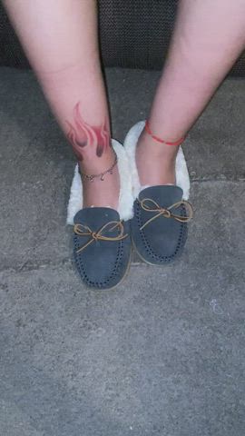 These shoes make my feet so sweaty 🥵💦 watch me take ‘em off 😆 [oc]